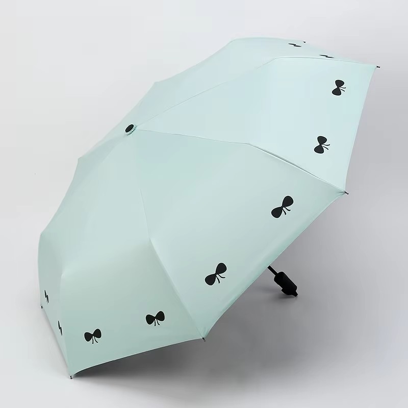 Śliczny składany parasol z nadrukiem w kokardkę