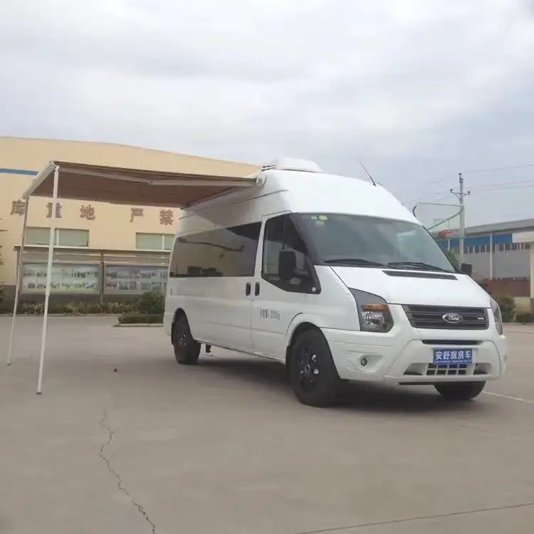 Wysuwana wodoodporna markiza dachowa z napędem na 4 koła